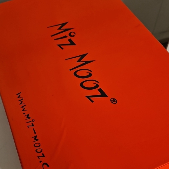 Women's Brown Leather Boots - Picture 8 of 8